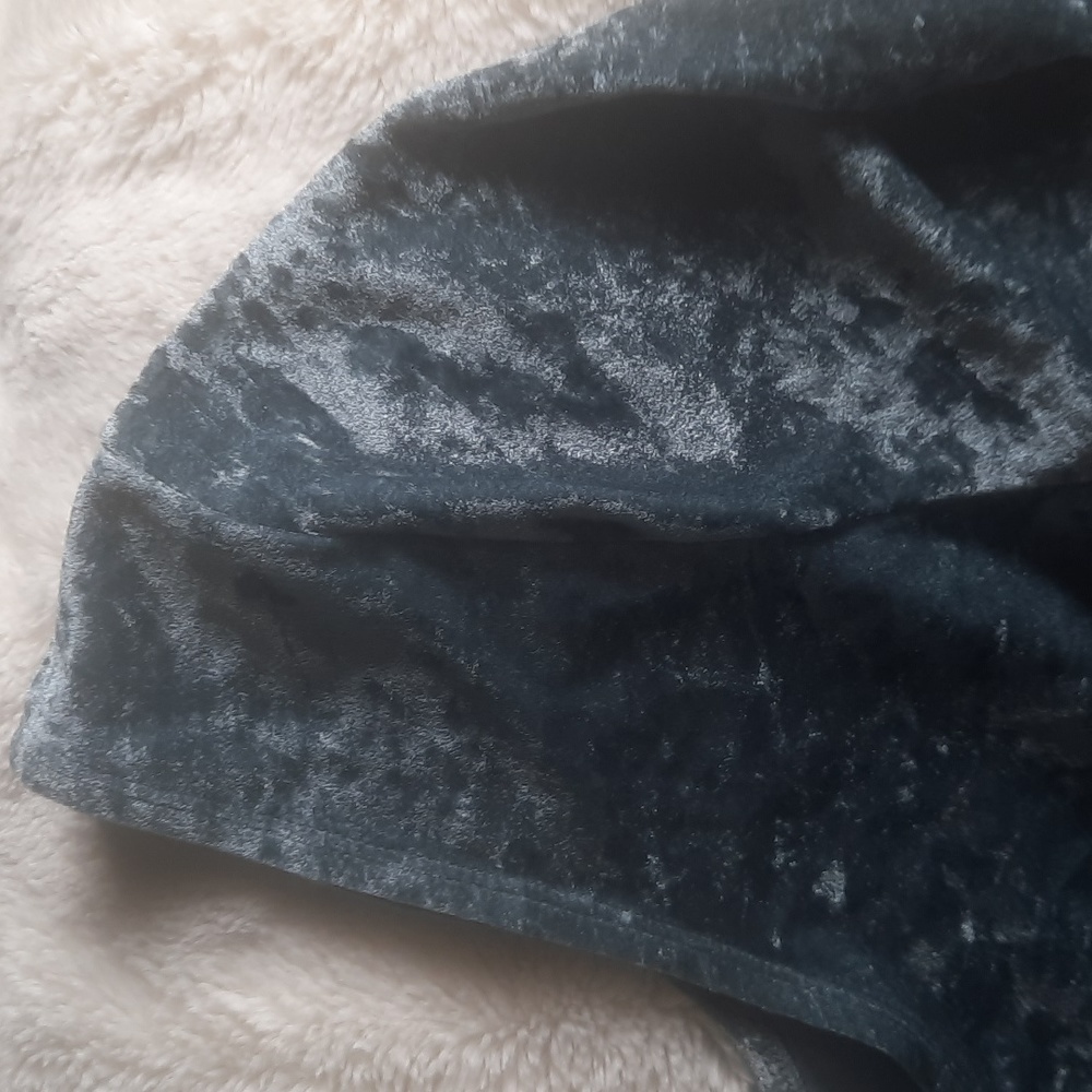 NWT Aritzia TNA Hollywood Dark Slate 1-Shoulder crushedVelvet long sleeve Crop L - Picture 6 of 8